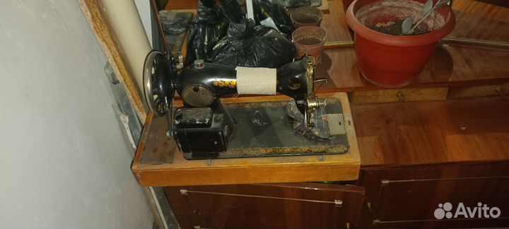 Швейная машинка электрическая