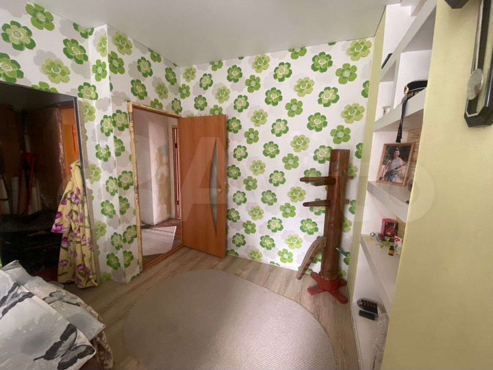 Доля в 4-к. квартире, 112,9 м², 2/4 эт.