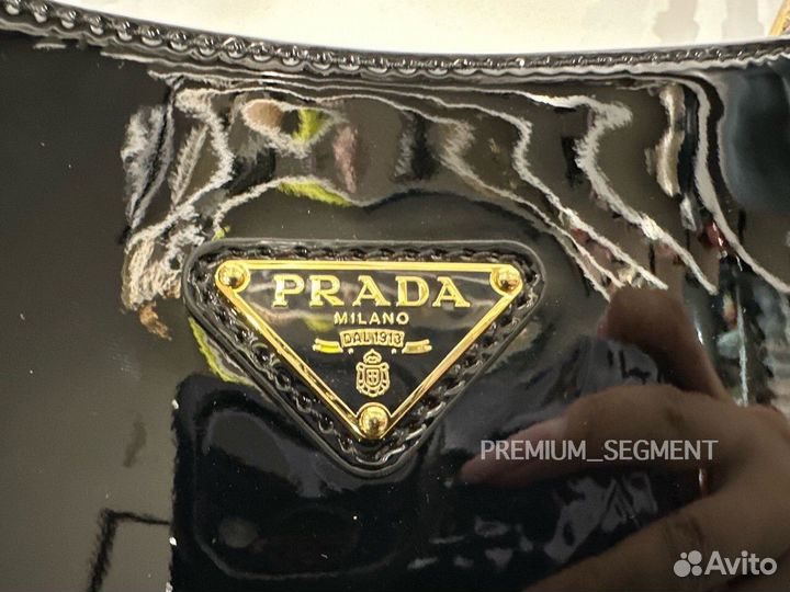 Сумка Prada Cleo лаковая