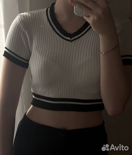 Топ с V вырезом