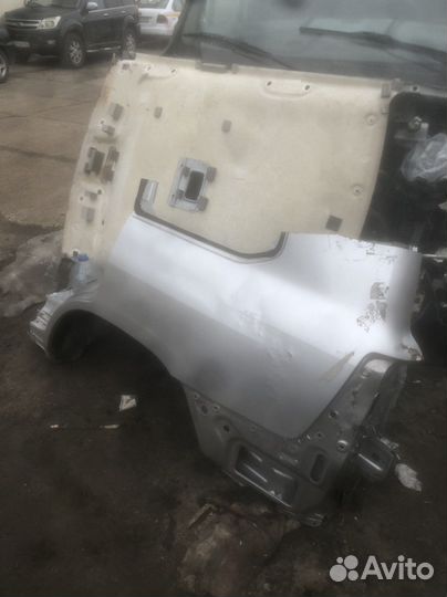 Левое заднее крыло (четверть) Land Cruiser 200
