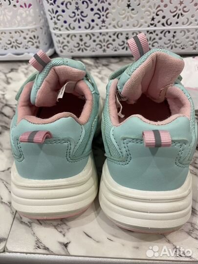 Кроссовки для девочки
