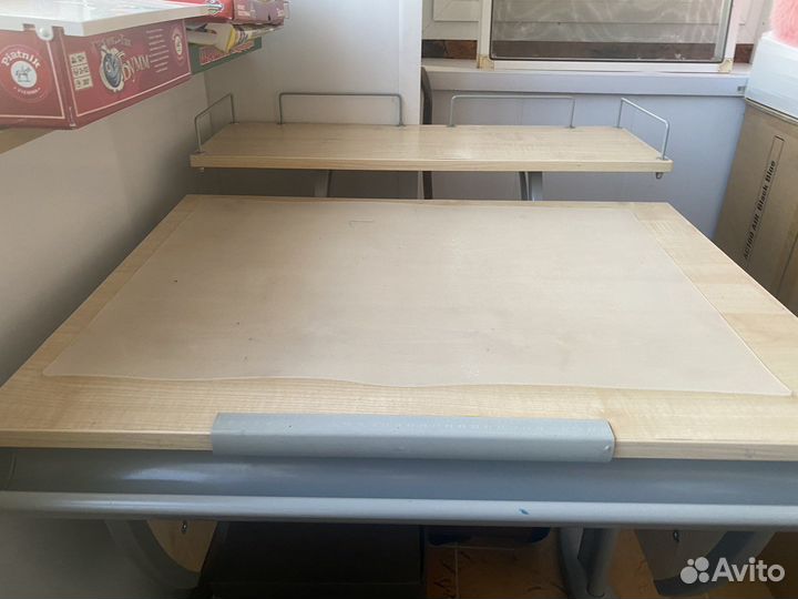 Детский письменный стол