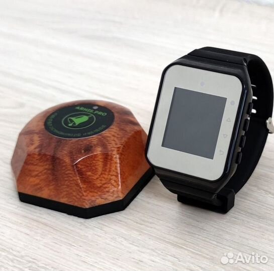 Кнопка вызова официанта с часами-пейджером