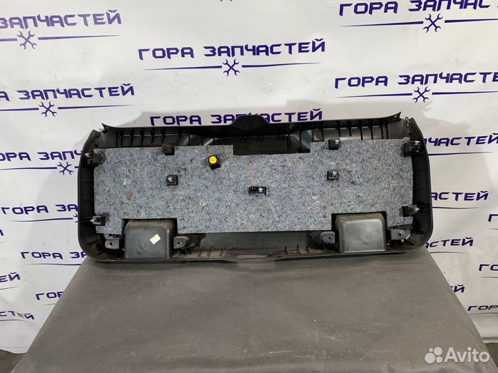 Обшивка двери багажника Ford Focus III