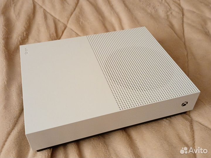 Xbox One S 1tb с играми
