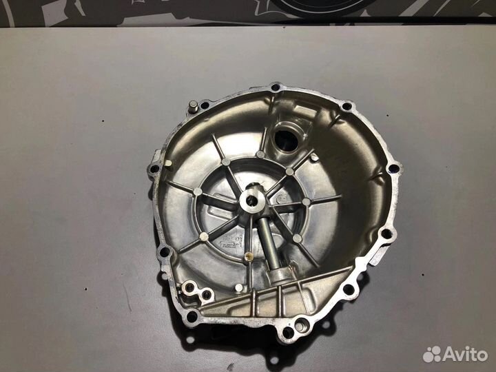 Правая крышка (сцепления) Yamaha YZF-R6 2001г