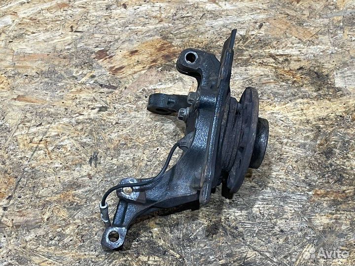 Ступица передняя правая Opel Zafira 2 (B) 2007