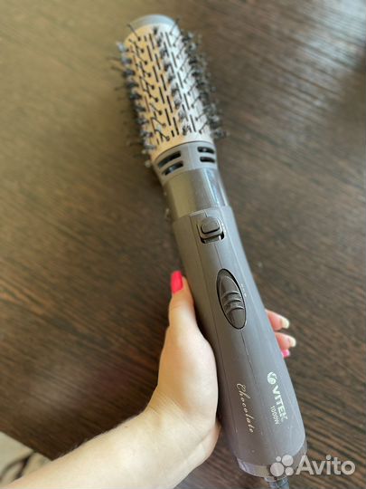Фен-щетка Vitek VT-8245