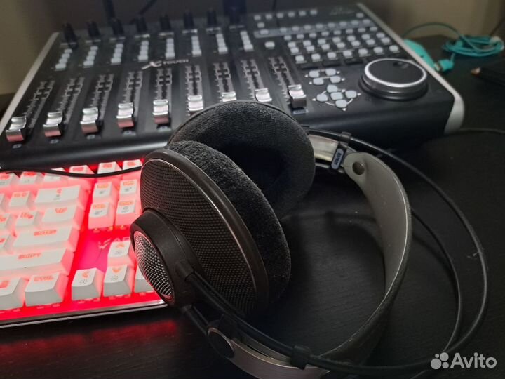 Студийные наушники akg K612 pro