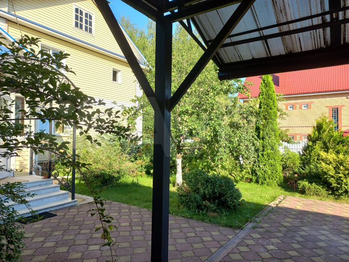 Дом 180 м² на участке 16,2 сот.