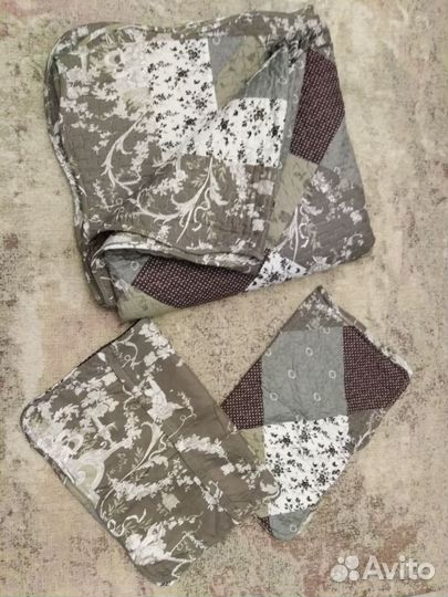 Покрывало стеганное и 2 наволочки в стиле Пэчворк