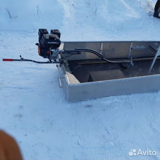 Лодка болотоход