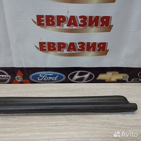 Накладка на порог передняя правая Toyota Duet