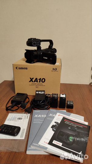 Видеокамера canon XA -10