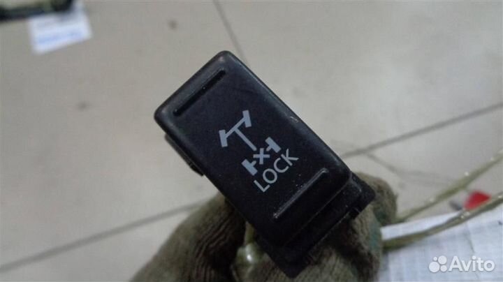 Кнопка блокировки дифференциала Nissan Navara D40