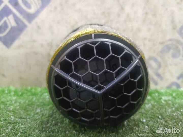 Дефлектор воздушный передний правый Nissan Note