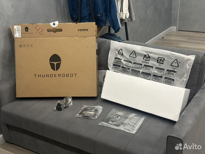 Монитор ThundeRobot 27