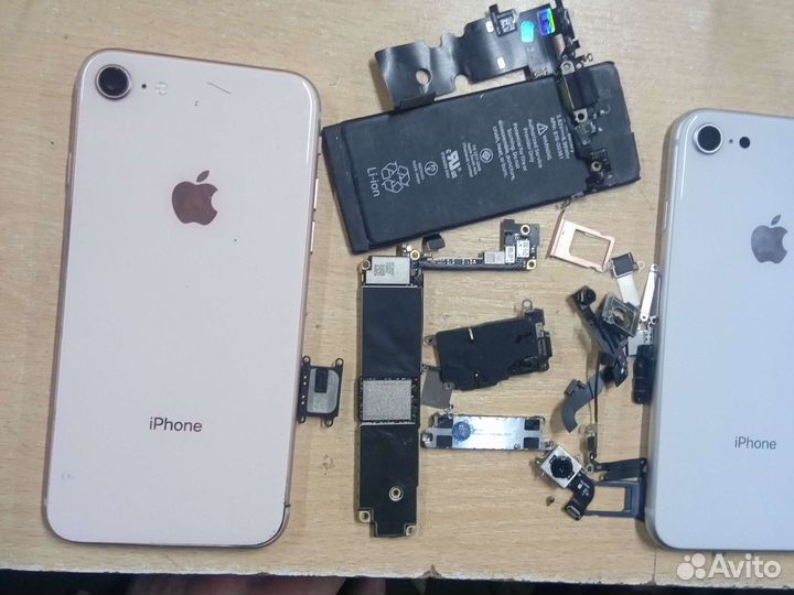 На iPhone 8 корпус,нижний шлейф,камера,акб,вибро