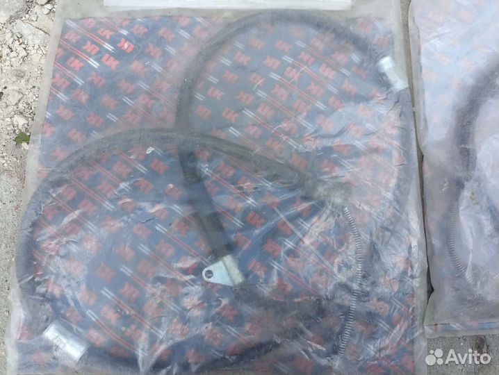 Трос стояночного тормоза