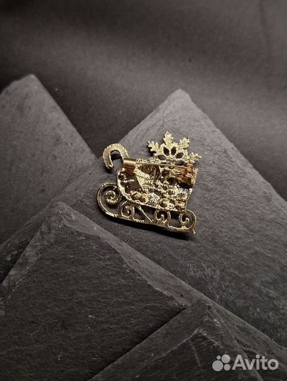 Брошь Новогодние сани