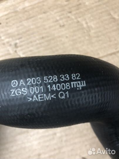 Патрубок интеркулера левый W203 C203 Mercedes