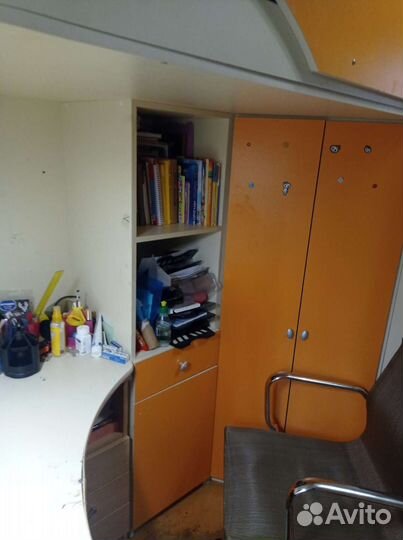 Двухярусная кровать со столом