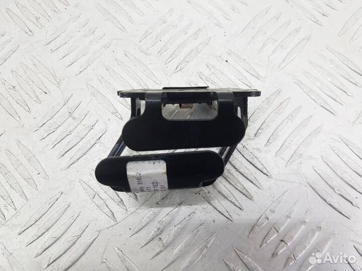 95B861687B Кронштейн Porsche Macan