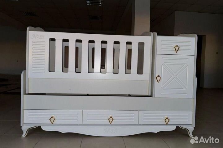 Детская кроватка. Комод. Шкаф 