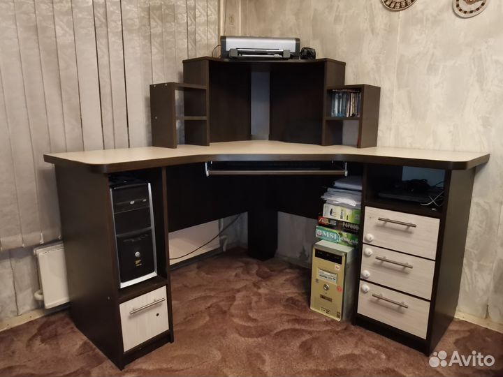 Компьютерный стол