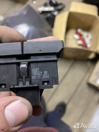 Кнопка обогрева заднего стекла