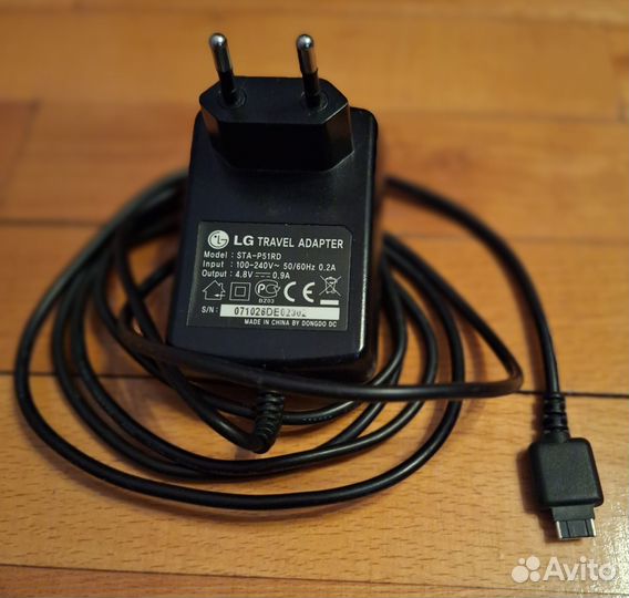 Адаптеры для телефонов, ноутбуков, провода