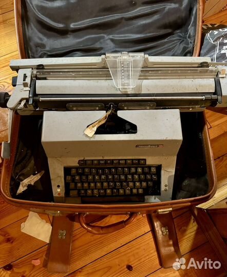 Пишущая печатная машинка СССР Листвица