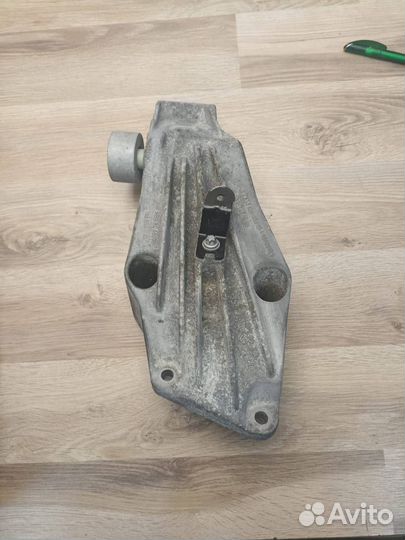 Кронштейн двигателя левый BMW X3 G01 2018