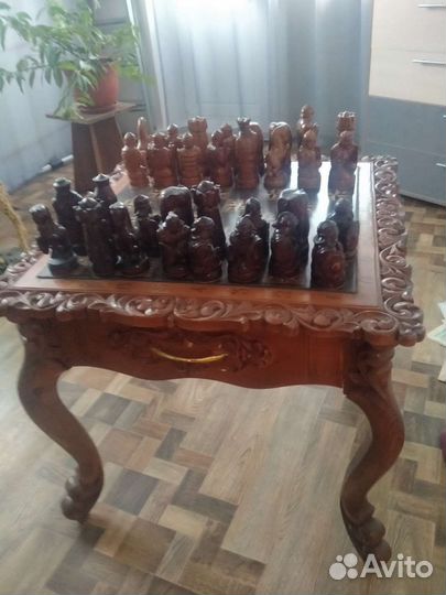 Столик шахматный