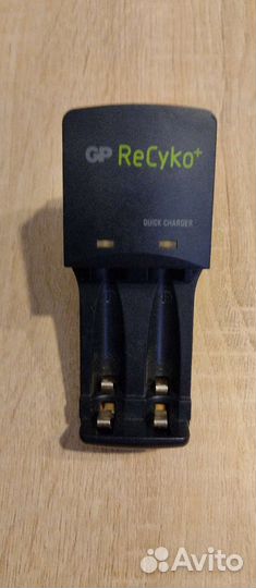 Зарядное устройство GP Recyko+