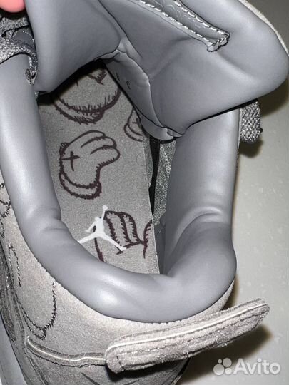 Nike Air jordan 4 x kaws