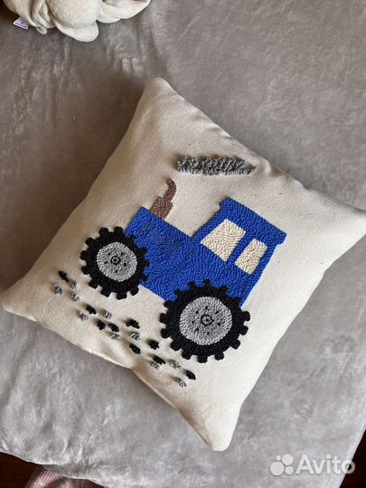 Декоративные подушки с вышивкой