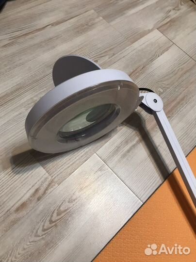 Лампа-лупа косметологическая