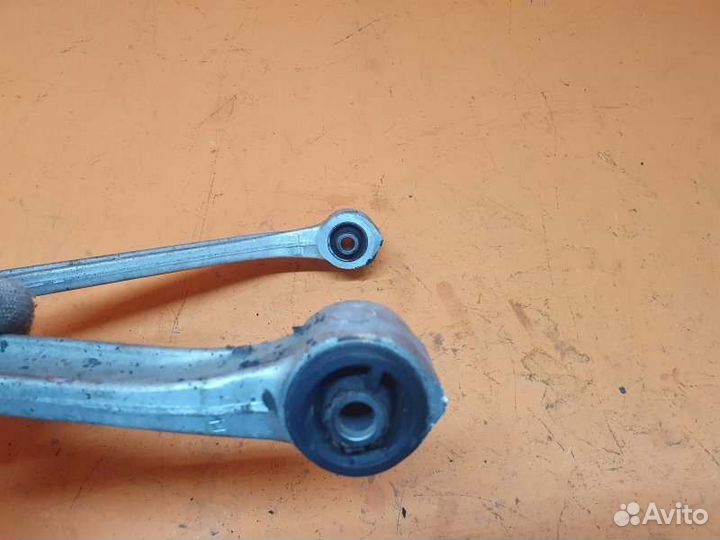 Рычаг подвески верхний передний правый Infiniti