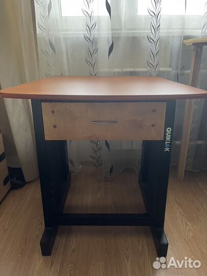 Стол рэковый Quik Lok для муз. аппаратуры