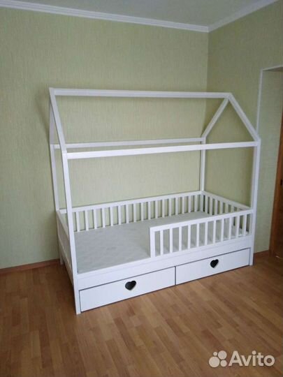 Детская кровать домик