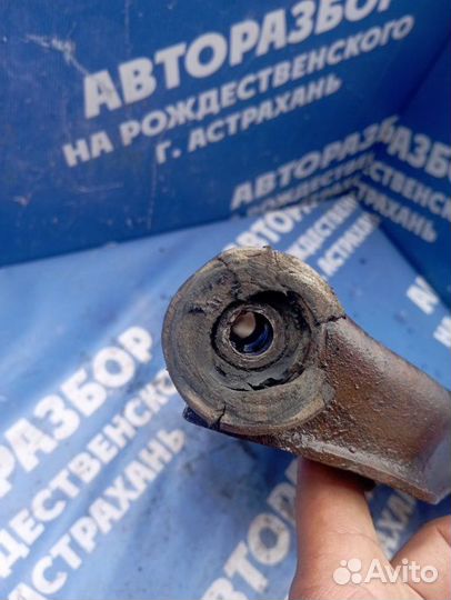 Задний левый рычаг. Nissan Largo минивен KA24DE