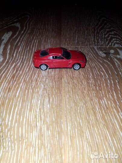 Машина nissan GTR