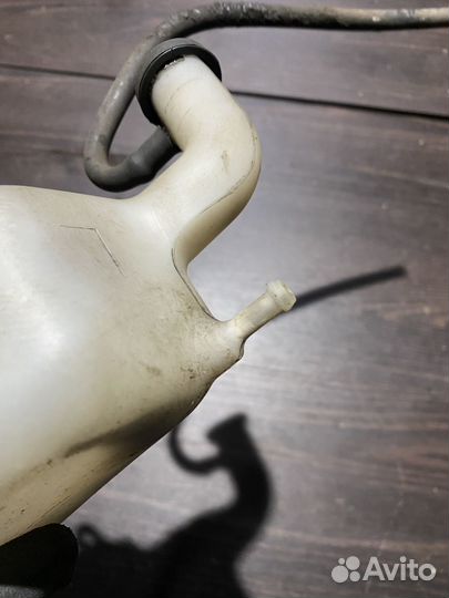 Расширительный бачок для Suzuki GSR750 11-16