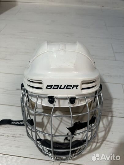 Хоккейный шлем