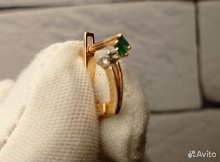 Золотые серьги 585 пробы массой 3 грамма