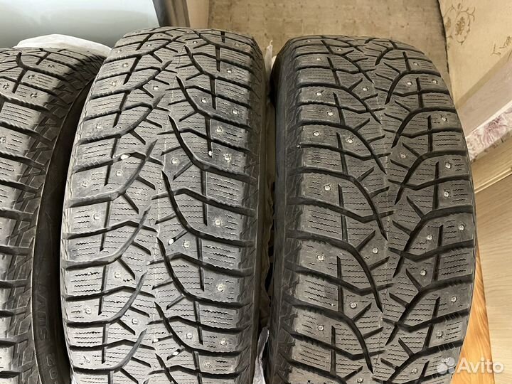 Bridgestone Blizzak Spike-02 225/60 R17 103T