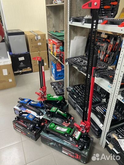 Домкрат подкатной