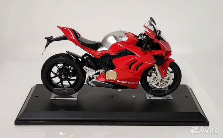 Модель мотоцикла Ducati Panigale V4